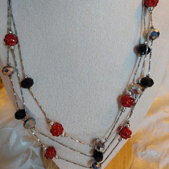 5/$25 Layered Red Black Beaded Necklace silver tone chain 22" Women Boho Retro - Picture 6 of 7